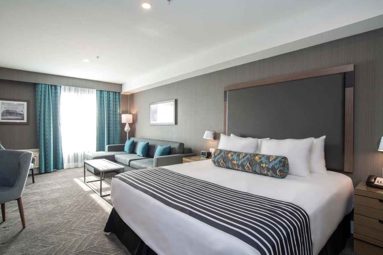 Sandman Signature Ottawa Airport Hotel Exterior foto